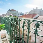 Bright Apartment In Lisbon
